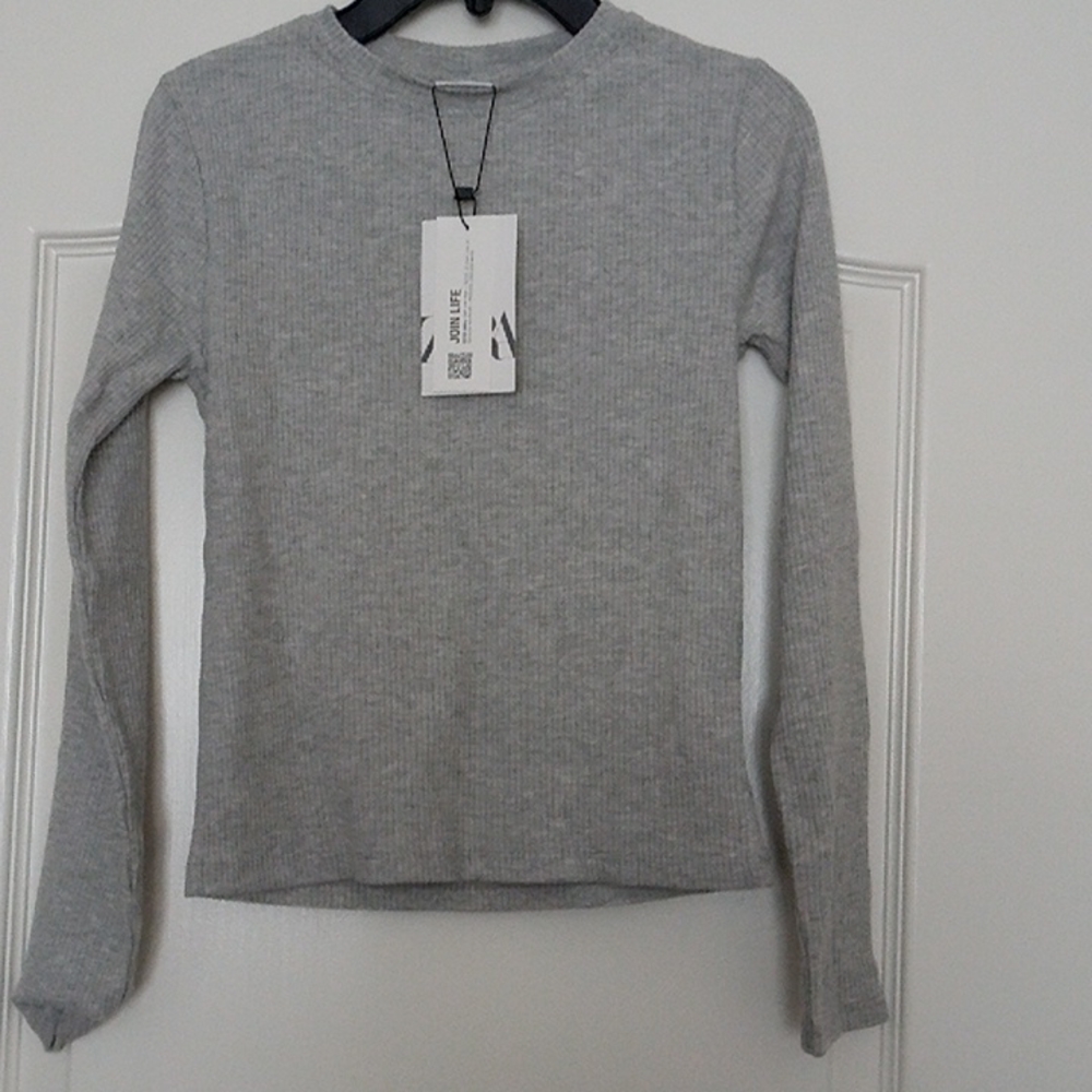 Girls gray top